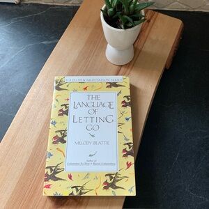 THE LANGUAGE OF LETTING GO” | By Melody Beattie | Softcover Book